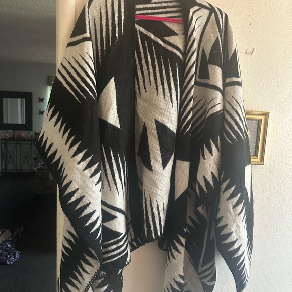 Shyanne Black and White Patterned Poncho - Picture 1 of 3